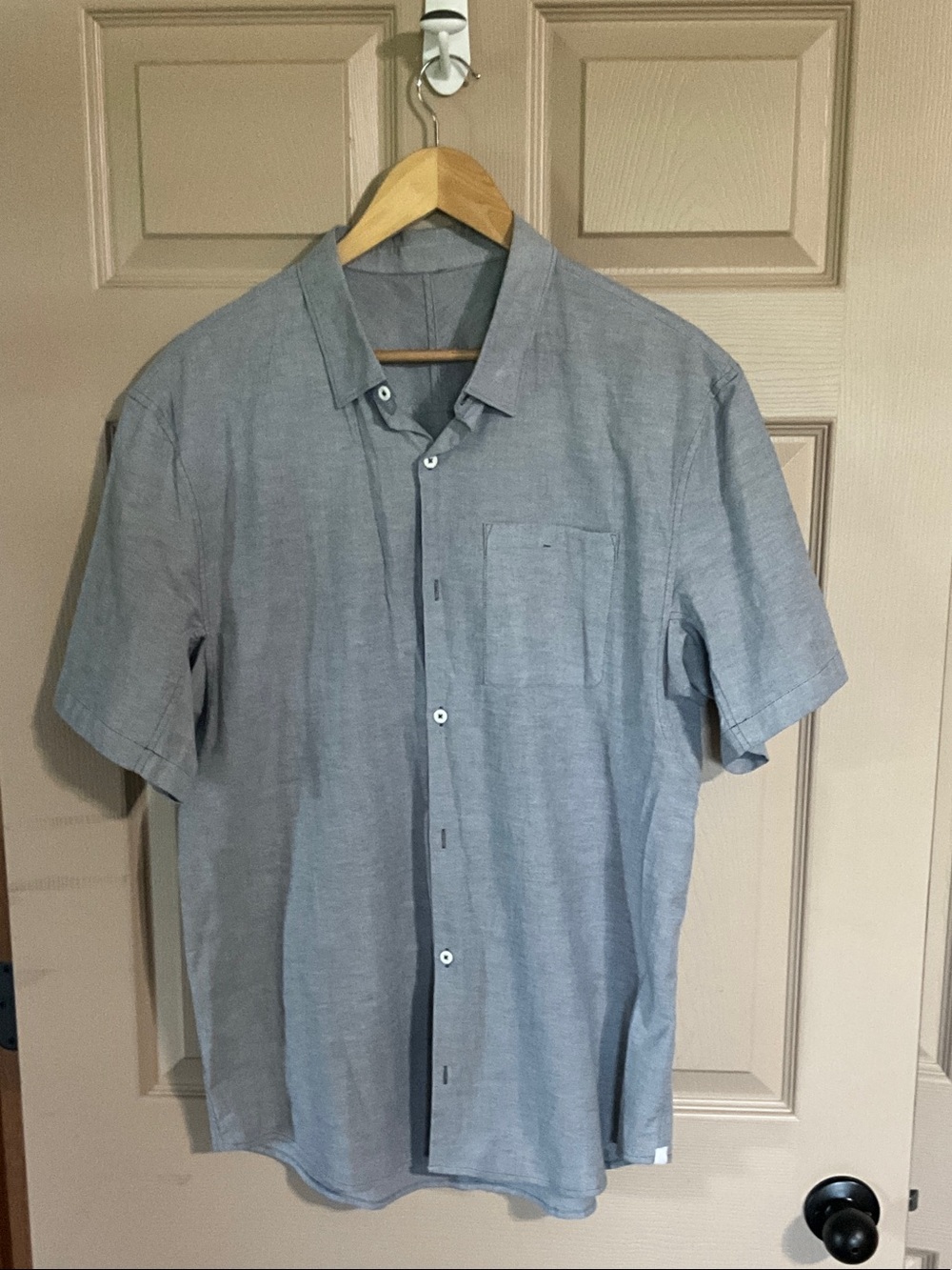 lululemon athletica Men's Short-Sleeve Button-Down Shirt in Light Gray